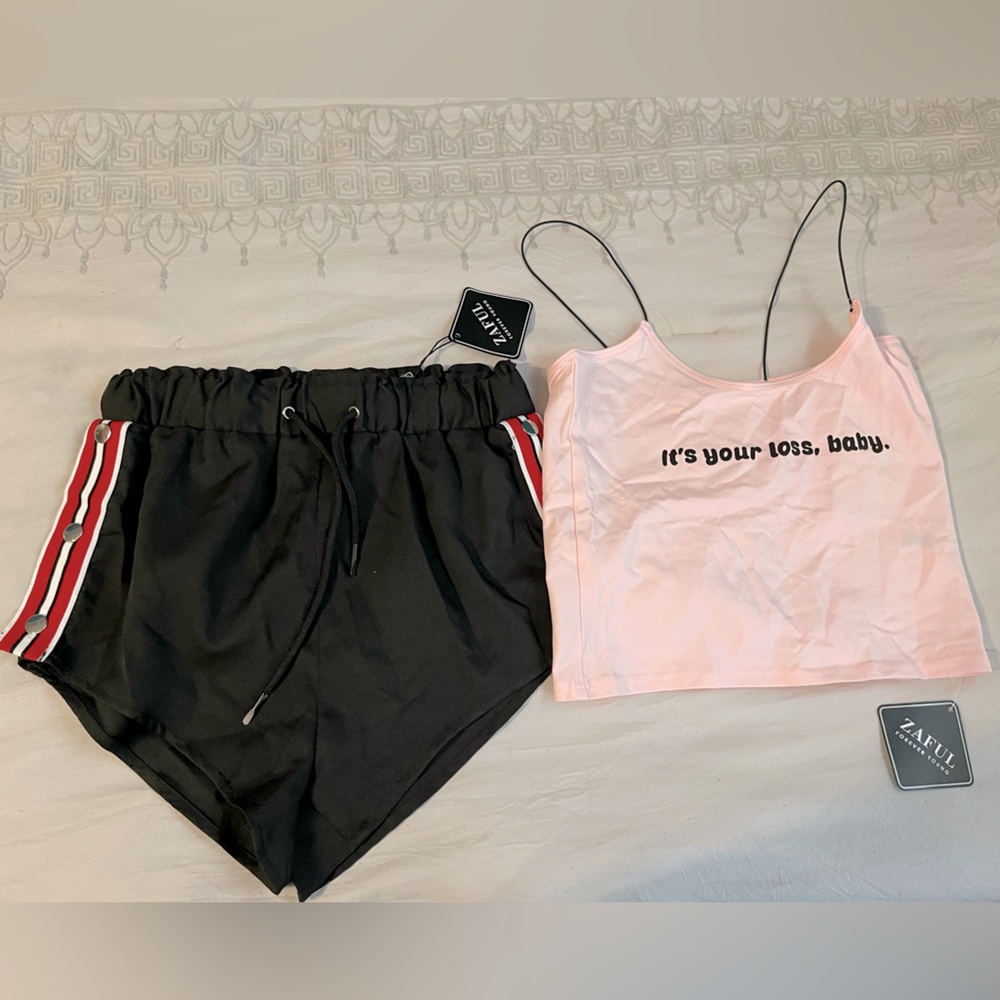 Crop top/ shorts outfit